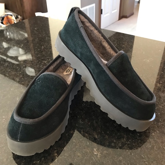 New UGG Super Moc Slipper, Black Cozy Loafers, Slip-Ons, Fuzzy Slippers, UGGs - Picture 7 of 14